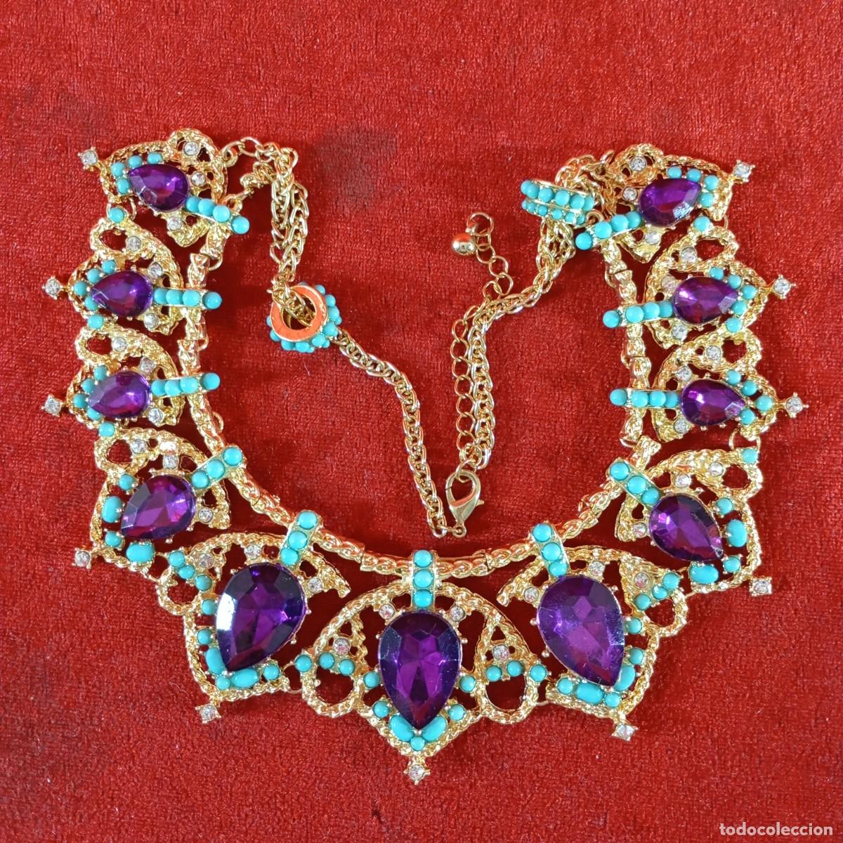 Vintage: COLLAR VINTAGE - ESTILO IMPERIAL - CRISTALES MORADOS EN CORTE LAGRIMA - COLOR ORO METALICO - 19