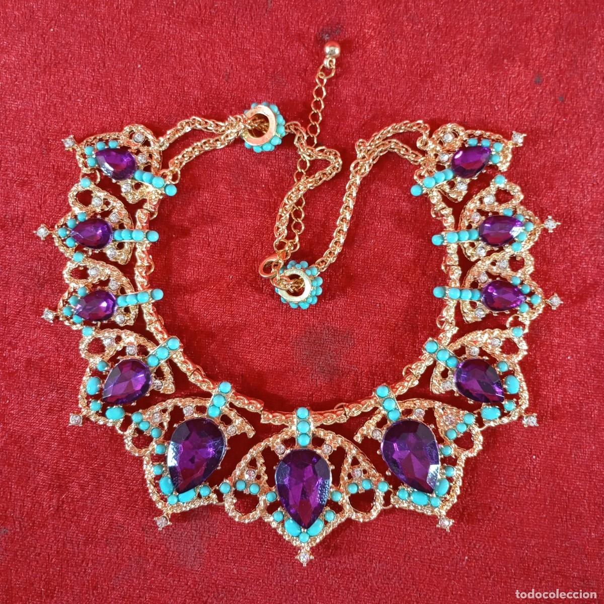 Vintage: COLLAR VINTAGE - ESTILO IMPERIAL - CRISTALES MORADOS EN CORTE LAGRIMA - COLOR ORO METALICO - 20