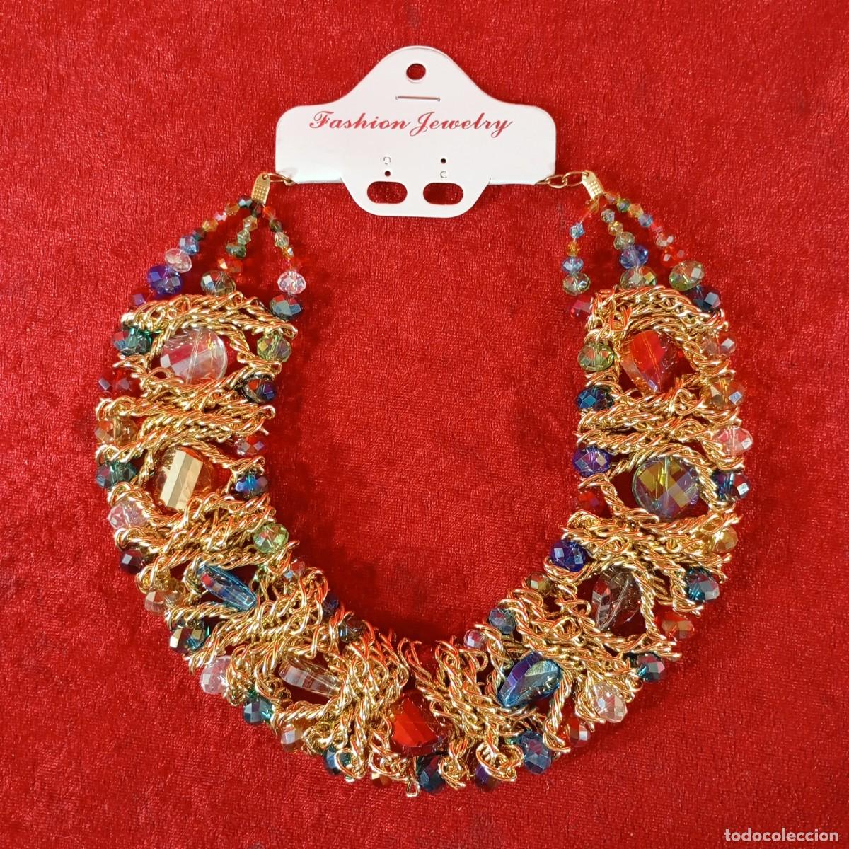 Vintage: COLLAR VINTAGE - TIPO BOHEMIO - DORADO - CON APLIQUES DE CRISTALES DE COLORES - 25