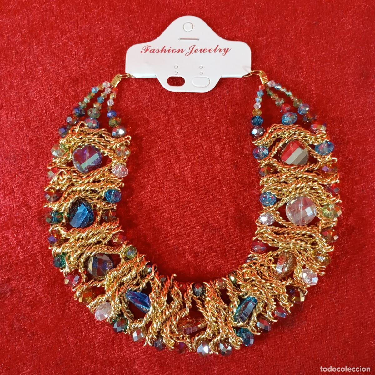 Vintage: COLLAR VINTAGE - TIPO BOHEMIO - DORADO - CON APLIQUES DE CRISTALES DE COLORES - 26