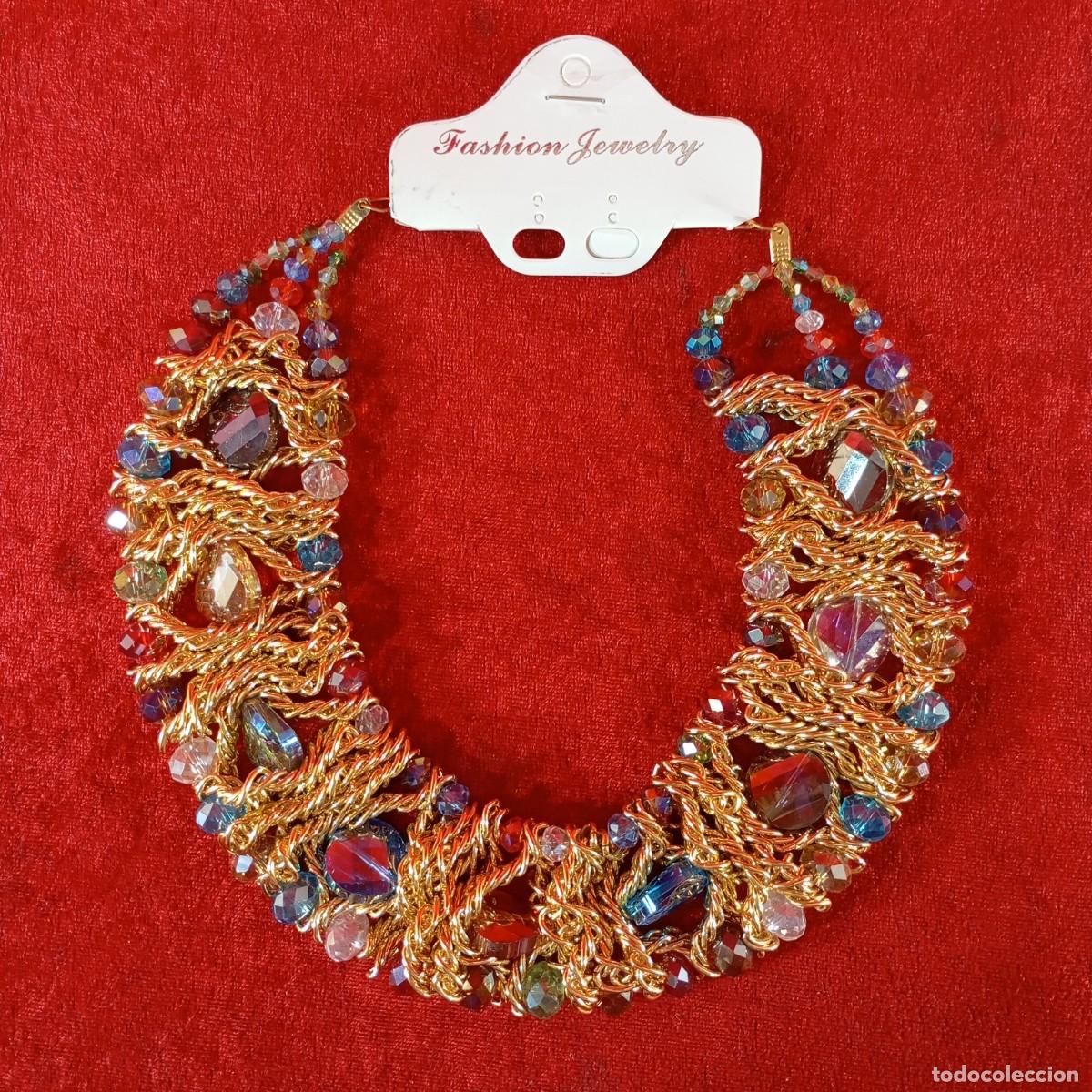 Vintage: COLLAR VINTAGE - TIPO BOHEMIO - DORADO - CON APLIQUES DE CRISTALES DE COLORES - 27