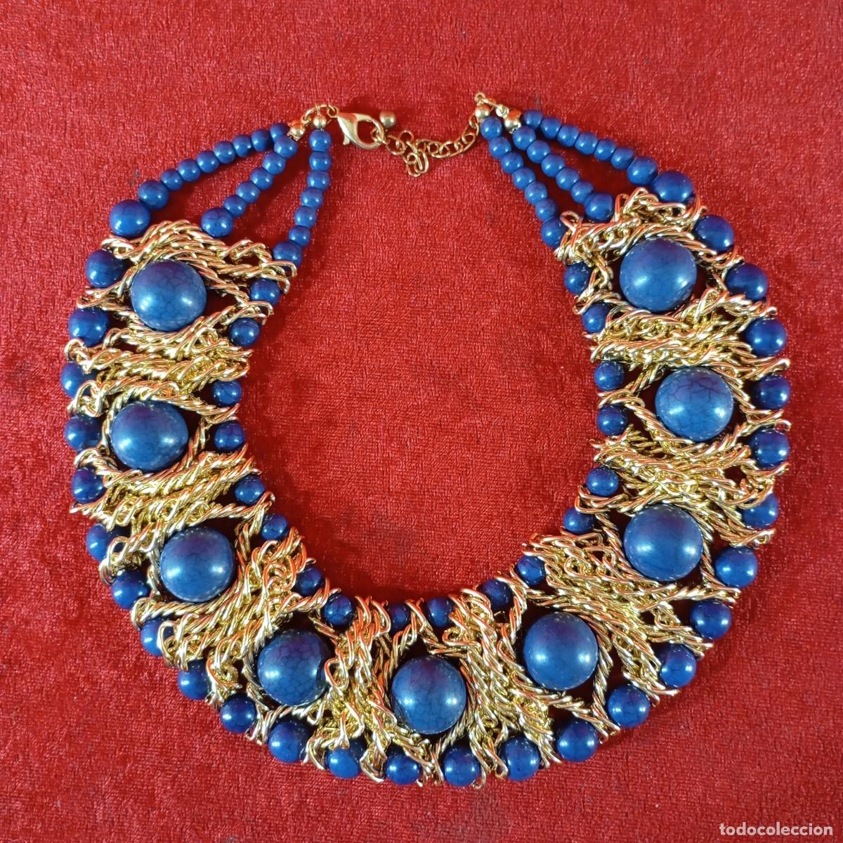 Vintage: COLLAR VINTAGE - TIPO BOHEMIO - DORADO - CON APLIQUES DE CUENTAS AZULES - 29