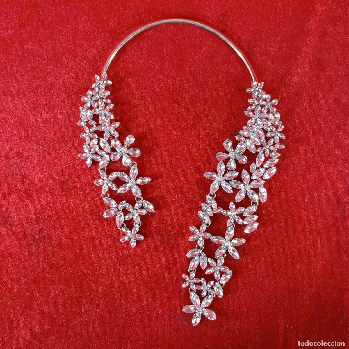 Vintage: COLLAR VINTAGE - ESTILO GARGANTILLA - DISE&Ntilde;O ASIM&Eacute;TRICO - COLOR PLATINO - APLIQUES DE CRISTALES - 30
