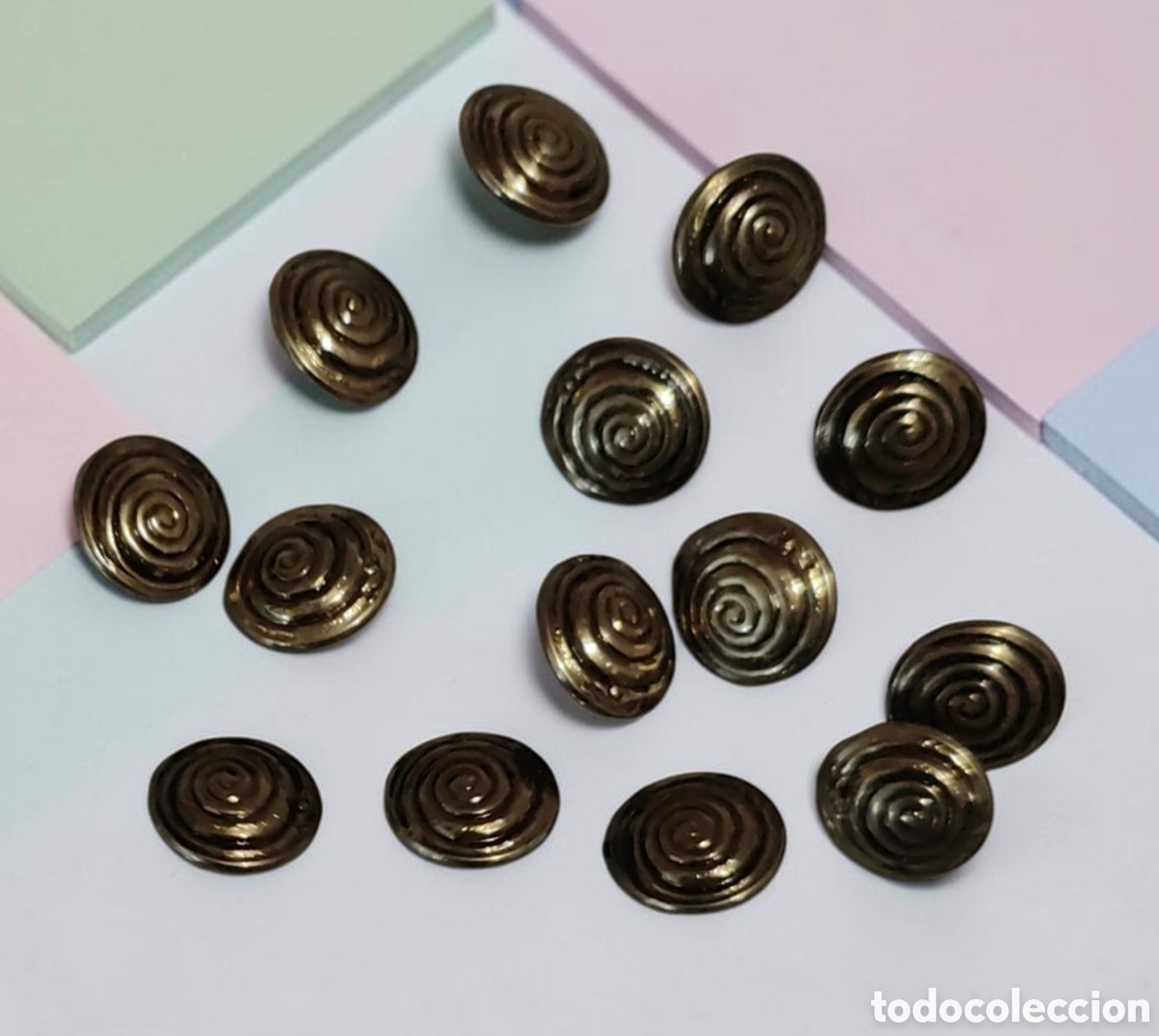 Vintage: :::: R08 - LOTE DE BOTONES DORADOS 1,1 CM.