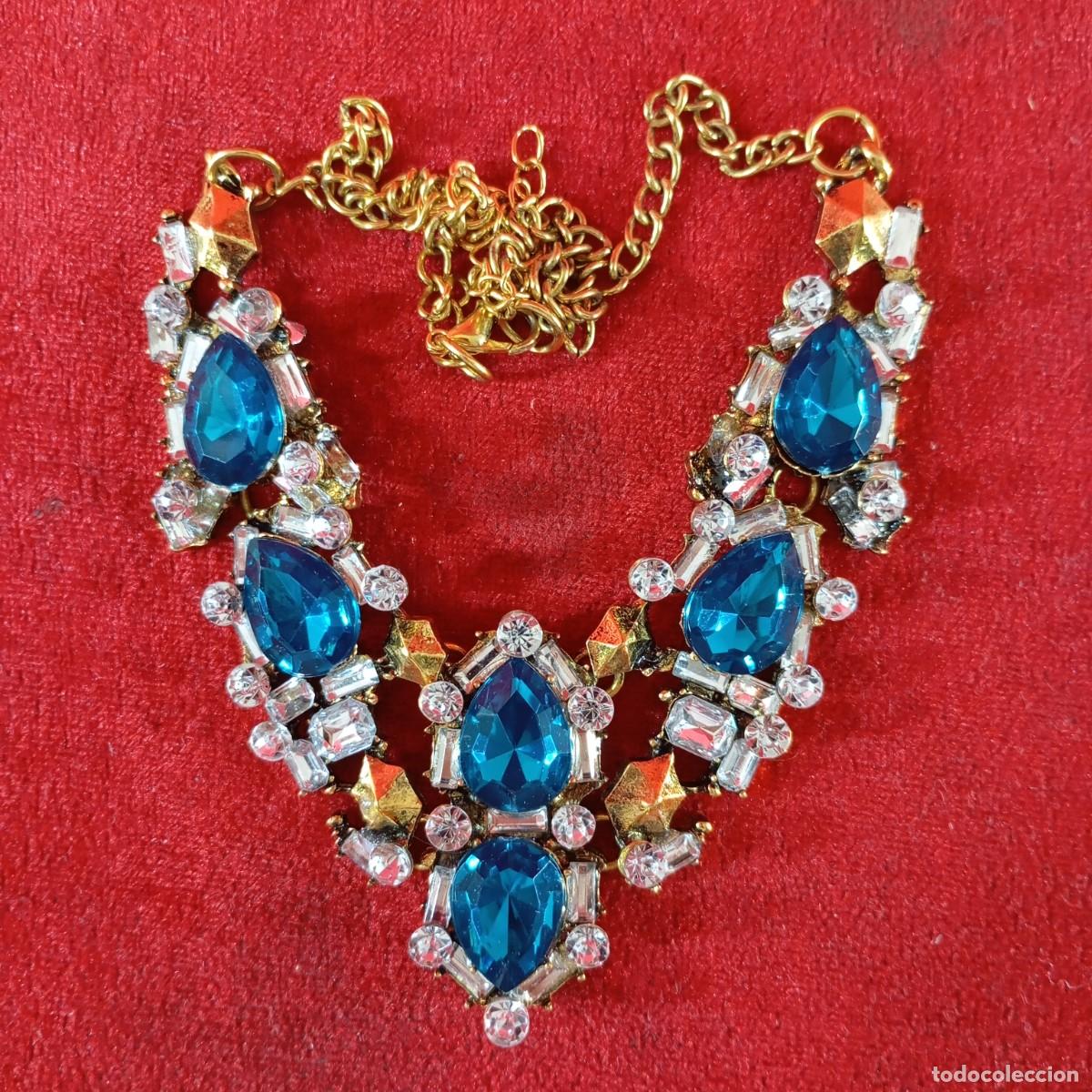 Vintage: COLLAR VINTAGE - ESTILO GARGANTILLA - CRISTALES AZULES EN CORTE LAGRIMA - DORADO - 02