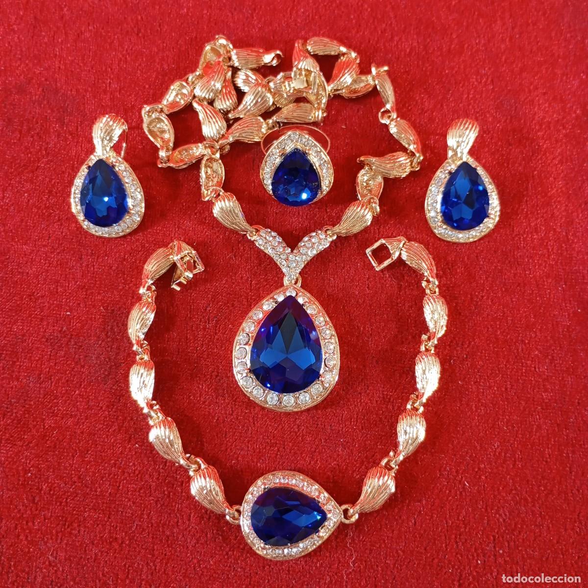 Vintage: SET VINTAGE - CON APLIQUES DE CRISTALES - PIEDRA AZUL EN CORTE LAGRIMA - DORADA - 19