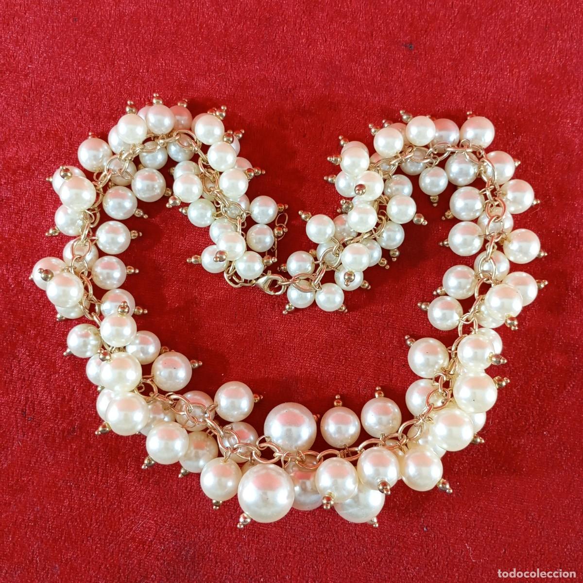 Vintage: COLLAR VINTAGE DORADO - CON APLIQUES DE PERLAS BLANCAS - ESTILO GARGANTILLA - 28