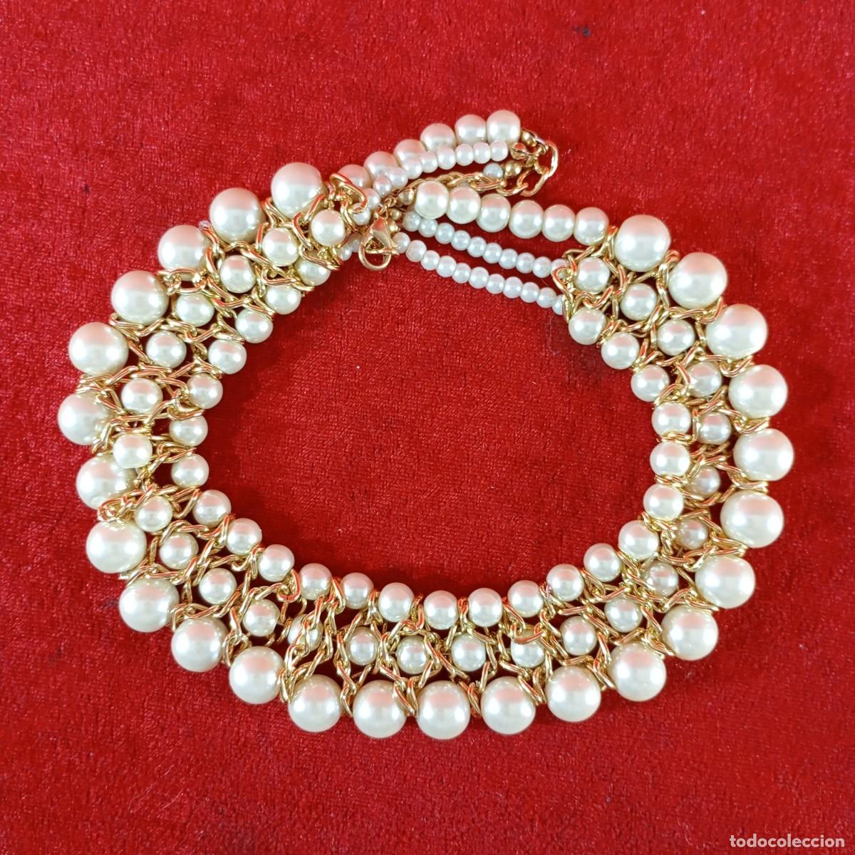 Vintage: COLLAR VINTAGE DORADO - CON APLIQUES DE PERLAS BLANCAS - ESTILO GARGANTILLA - 29