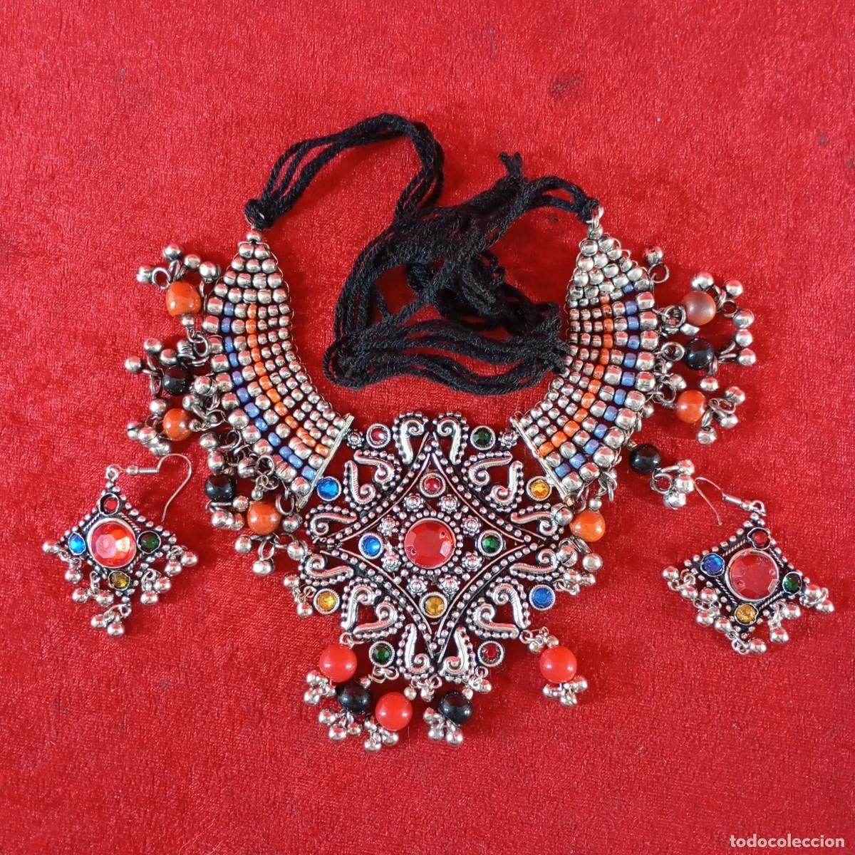 Vintage: SET DE COLLAR & ARETES - ESTILO BOHEMIO - ALEACI&Oacute;N MET&Aacute;LICA Y CUENTAS DE COLORES - 30