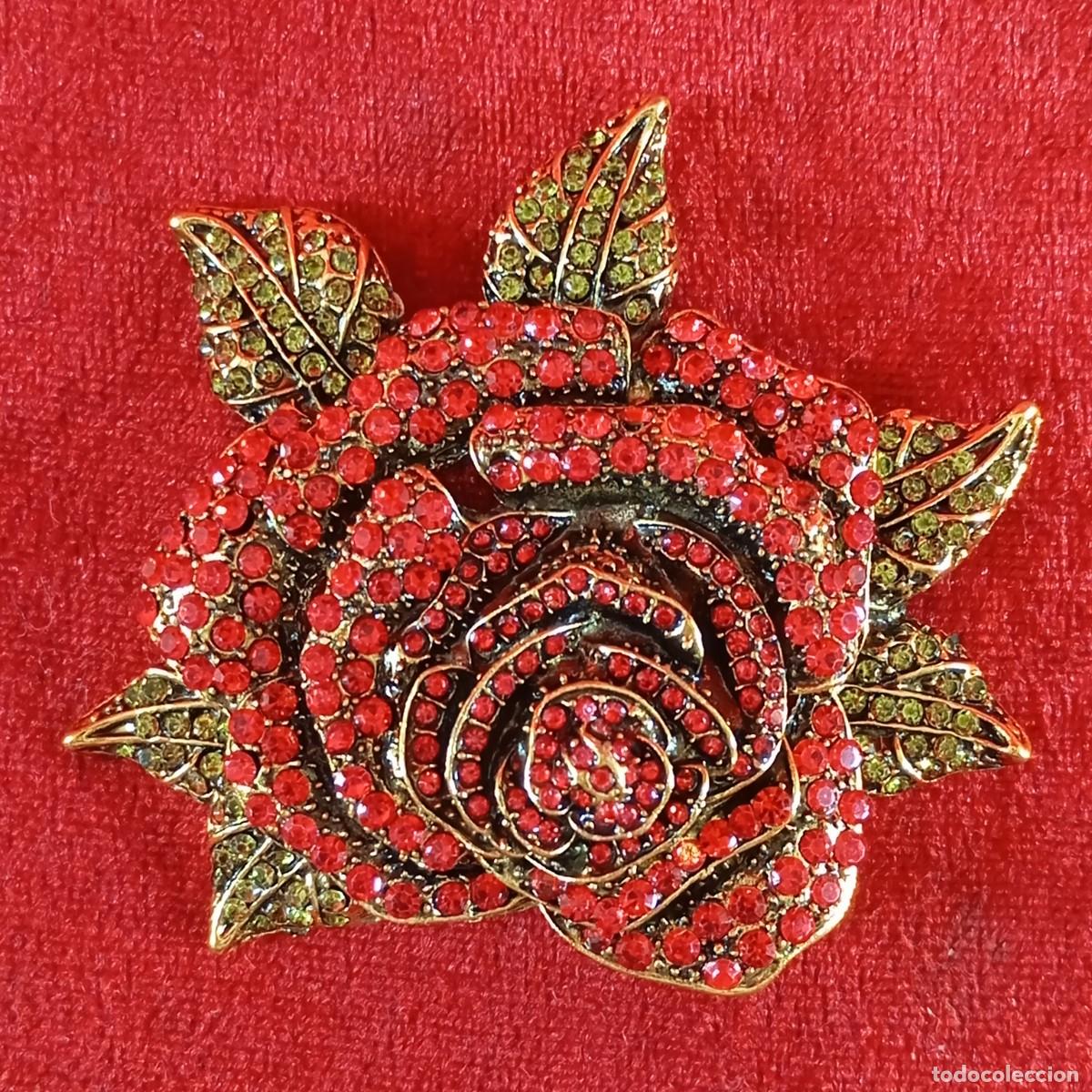 Vintage: BROCHE VINTAGE - EN FORMA DE ROSA ROJA - CON APLIQUE DE CRISTALES - METAL DORADO - 42