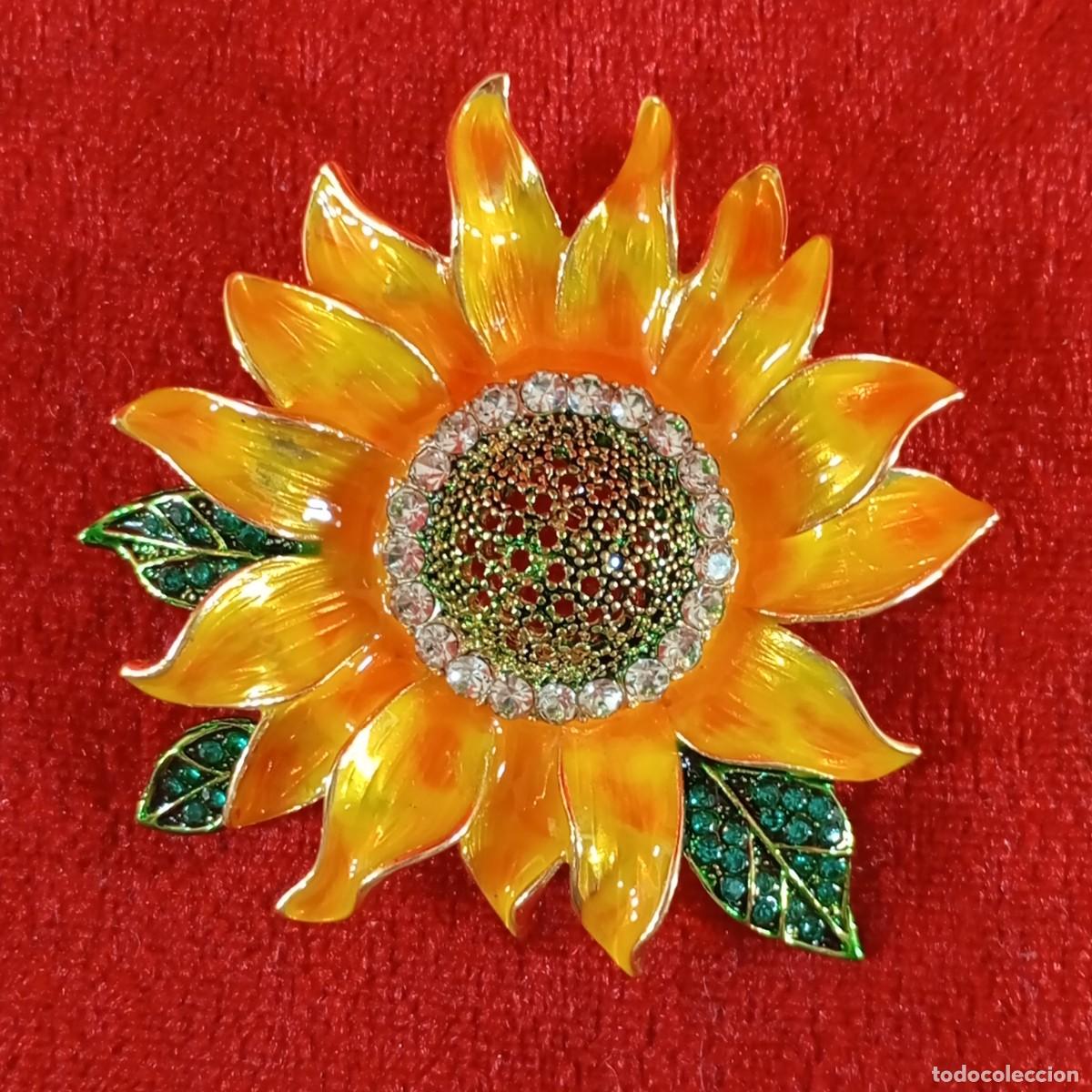 Vintage: BROCHE VINTAGE - EN FORMA DE GIRASOL - ESMALTADO PINTADO A MANO - CRISTALES TRANSPARENTES - 49