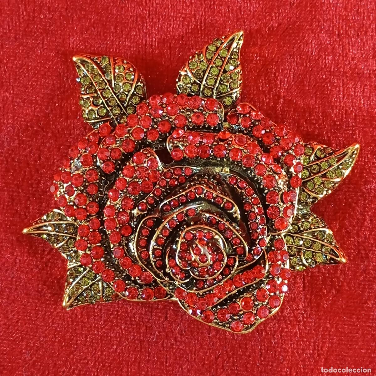 Vintage: BROCHE VINTAGE - EN FORMA DE ROSA ROJA - CON APLIQUE DE CRISTALES - METAL DORADO - 51