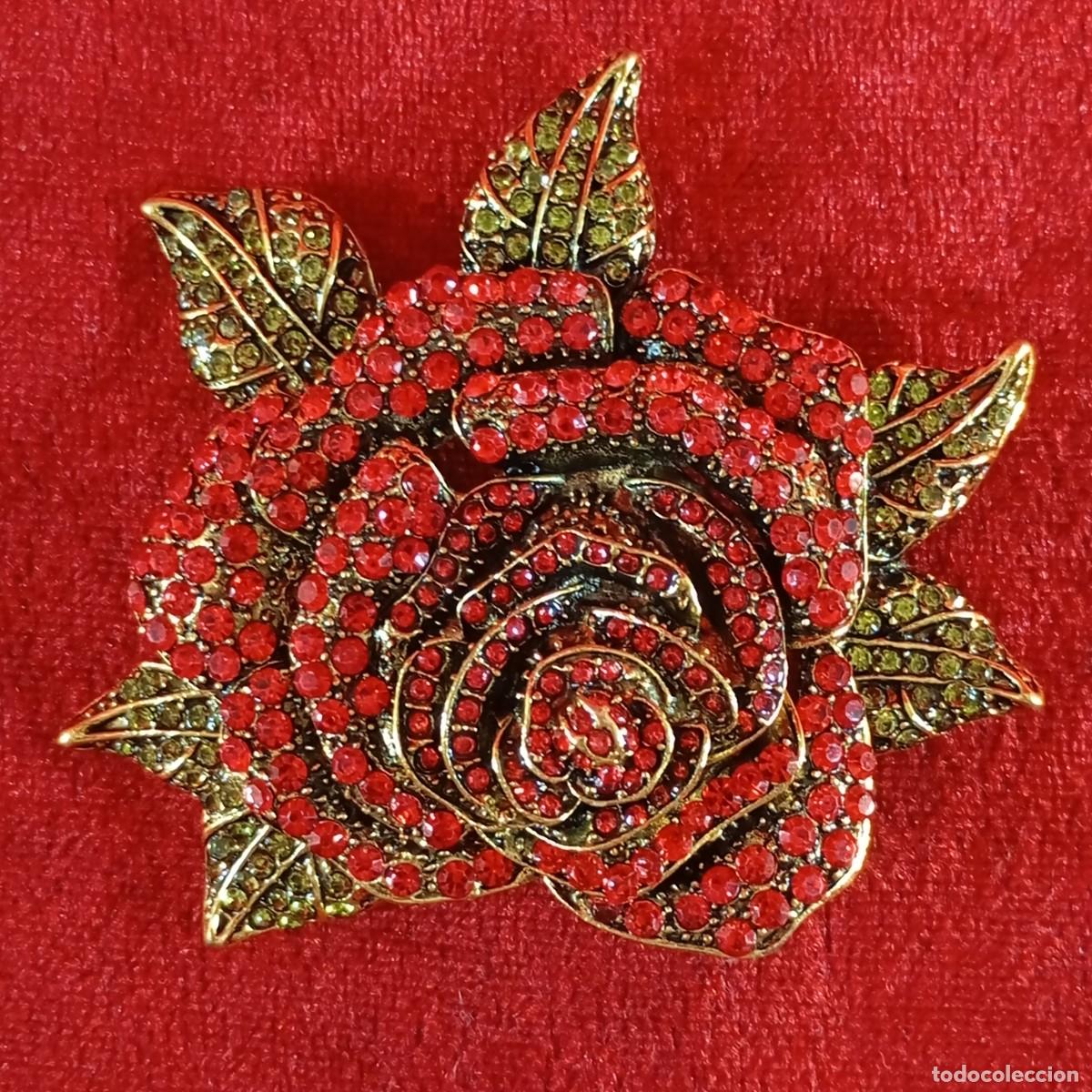 Vintage: BROCHE VINTAGE - EN FORMA DE ROSA ROJA - CON APLIQUE DE CRISTALES - METAL DORADO - 52