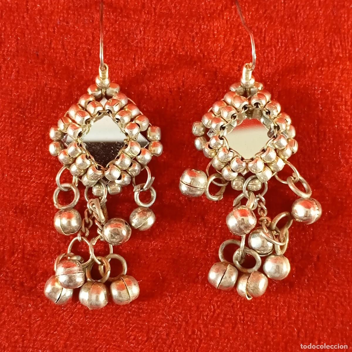 Vintage: PAR DE PENDIENTES VINTAGE - ESTILO TRIBAL - CUENTAS REDONTAS METALICAS - 61