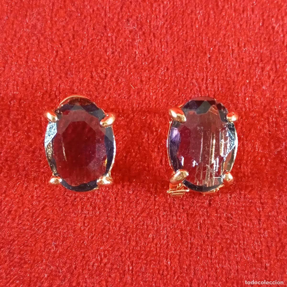 Vintage: PAR DE PENDIENTES VINTAGE - ESTILO CL&Aacute;SICO - DORADOS - CRISTAL MORADO EN CORTE OVALO - 65