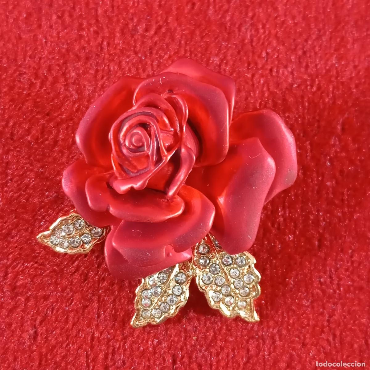 Vintage: BROCHE VINTAGE - EN FORMA DE ROSA - DORADA PINTADA EN COLOR ROJO - 76