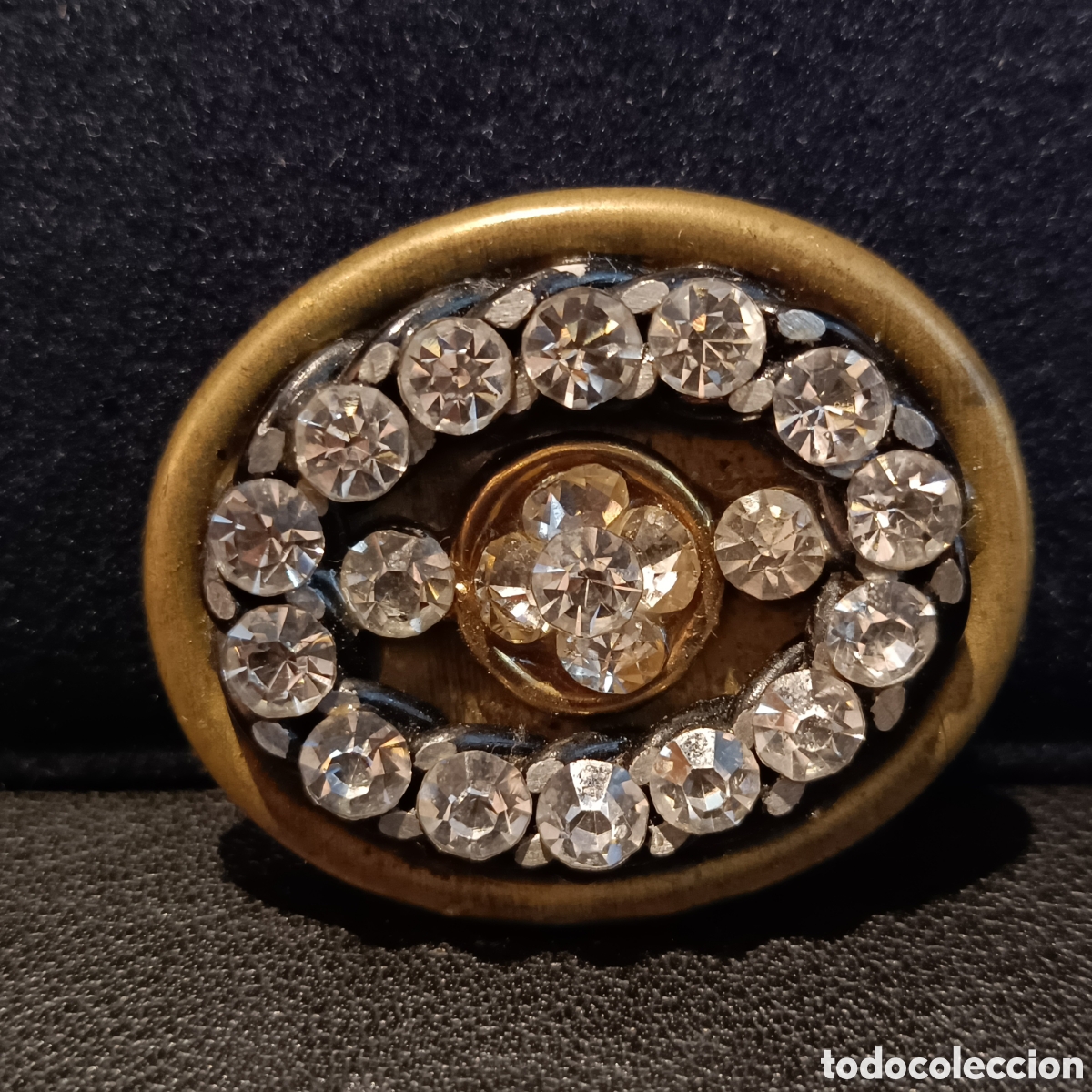 Vintage: Broche vintage oval con cristales.