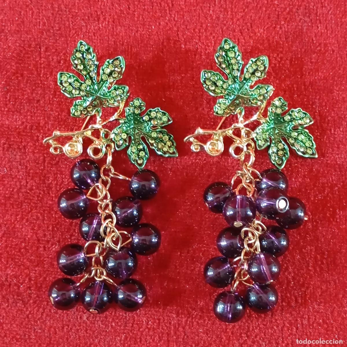 Vintage: BROCHE VINTAGE - DISE&Ntilde;O DE RACIMO DE UVAS - CON APLIQUES DE CUENTAS MORADAS Y CRISTALES - 78