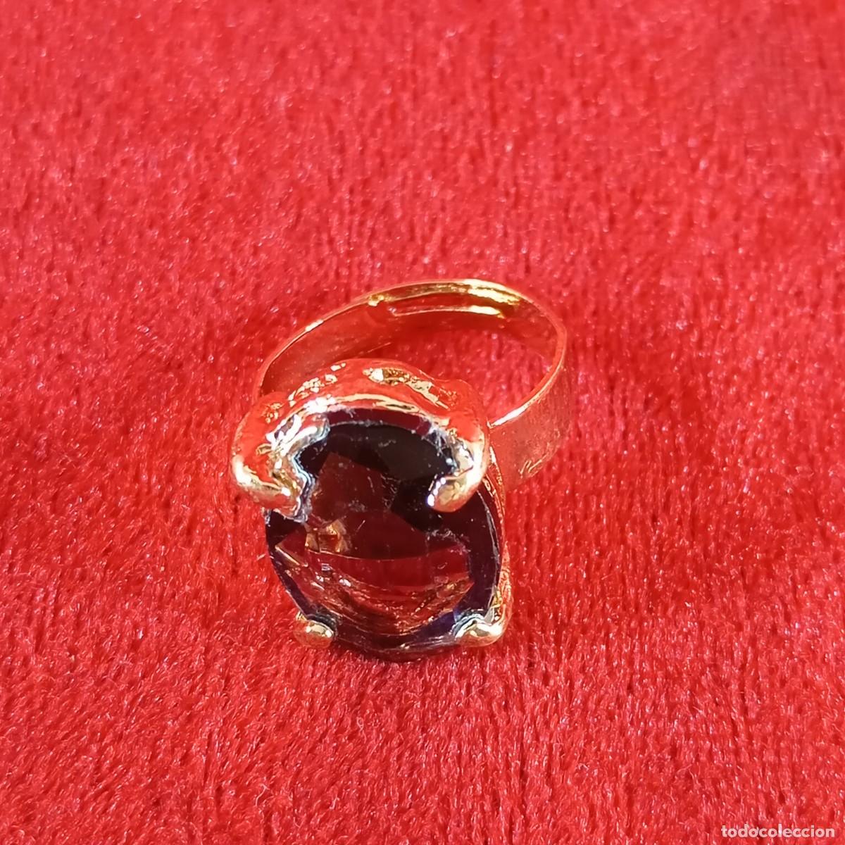 Vintage: ANILLO VINTAGE - DORADO - ELEGANTE - CON UN CRISTAL MORADO EN CORTE OVAL - 84