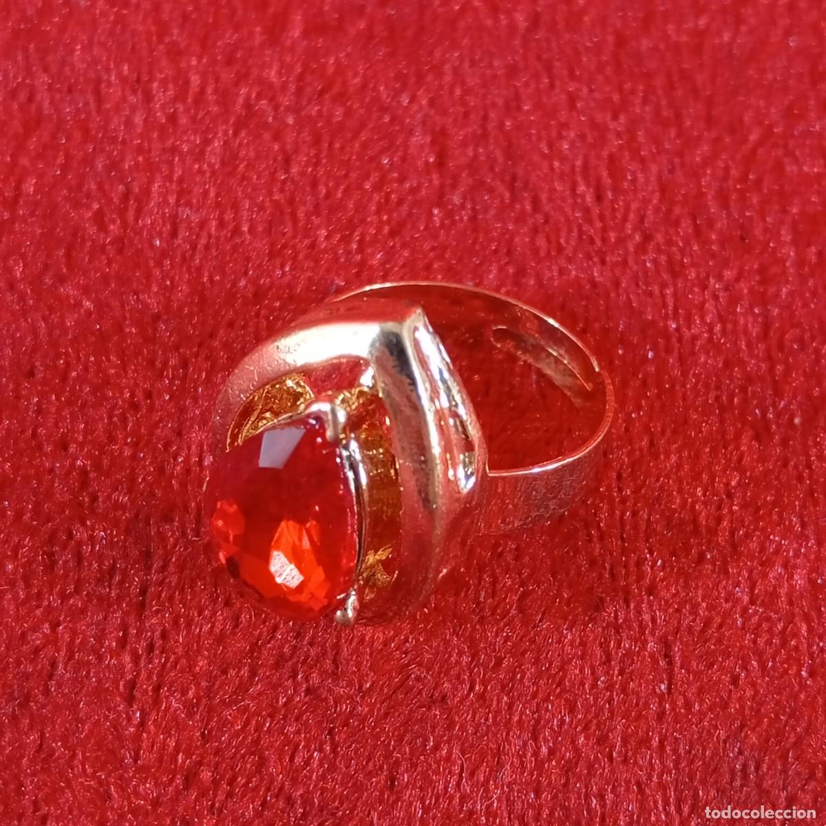 Vintage: ANILLO VINTAGE - DORADO - ELEGANTE - CON UN CRISTAL ROJO EN CORTE LAGRIMA - 85
