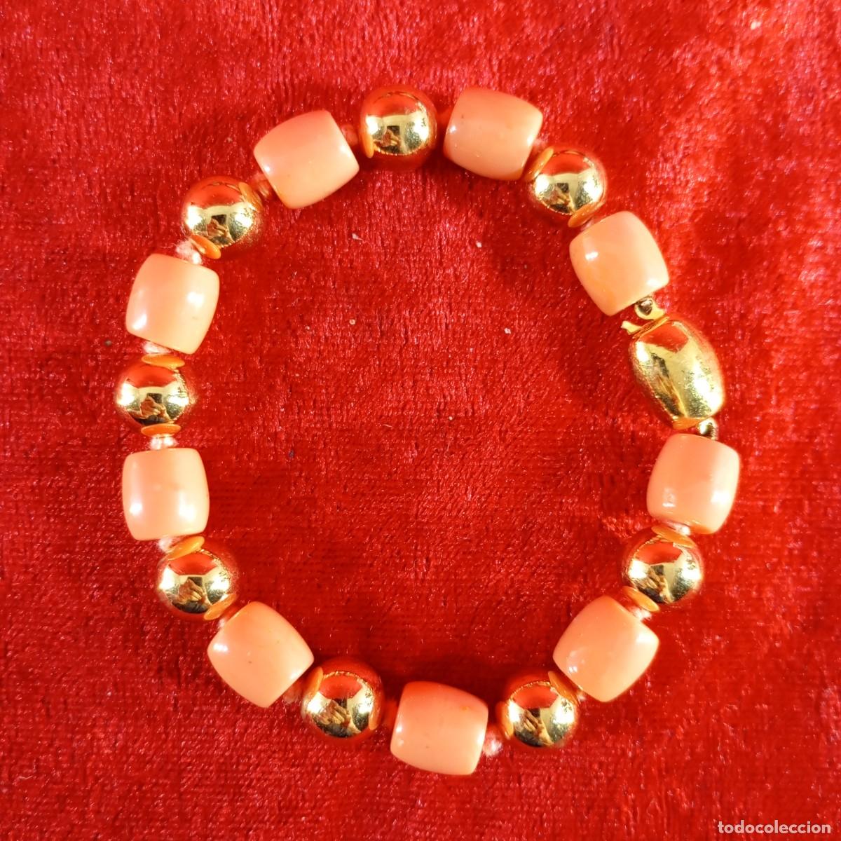 Vintage: PULSERA VINTAGE - CON CUENTAS DORADAS Y CILIDRICAS COLOR CORAL - ESTILO BOHO - 99