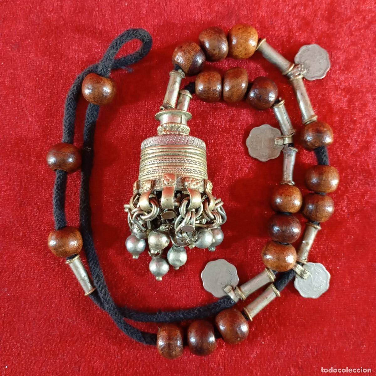Vintage: COLLAR VINTAGE - ESTILO IND&Uacute; - APLIQUES DE CUENTAS DE MADERA - ACABADOS EN LAT&Oacute;N FORJADO - 105