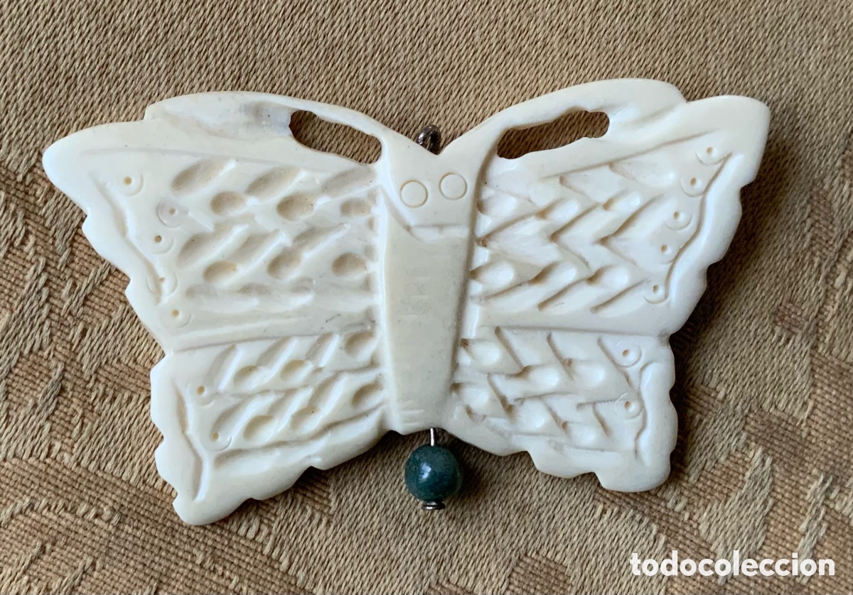Vintage: COLGANTE MARIPOSA TALLADA EN HUESO