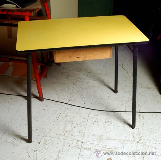 Mesa cocina amarilla formica y hierro con sus d - Vendido en Venta