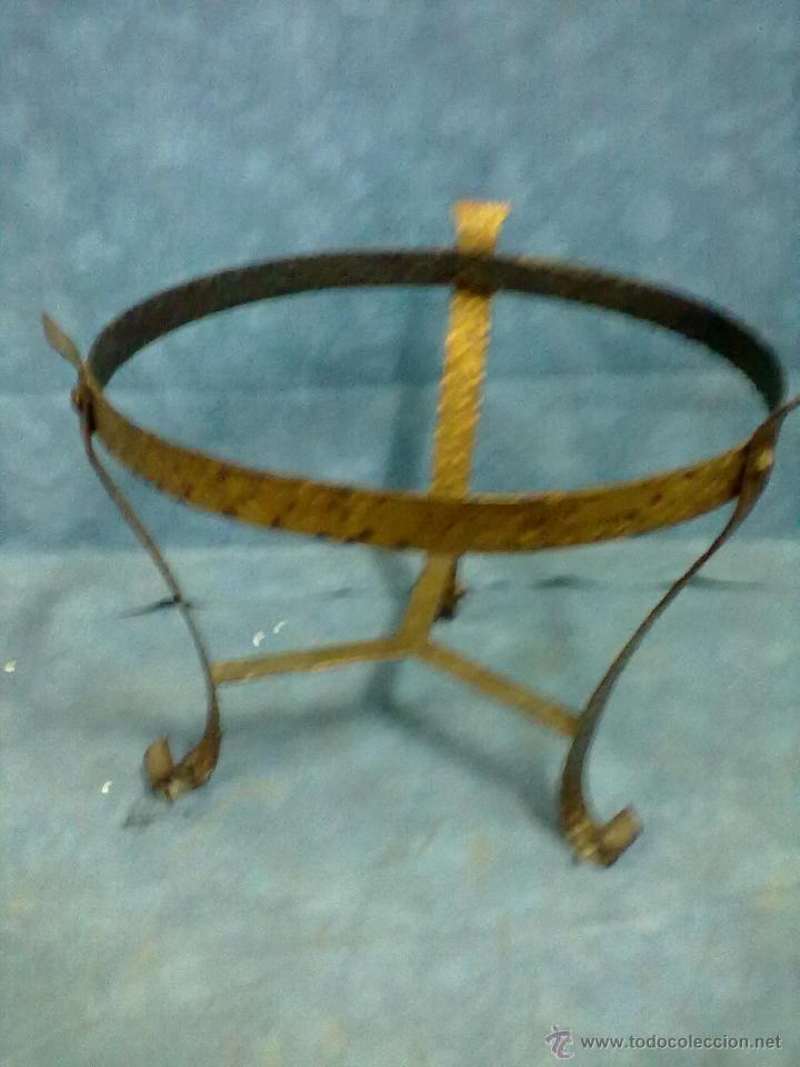 Vintage: MACETERO PIE DE MESA HIERRO DORADO - Foto 1