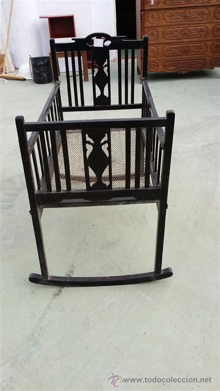 Vintage: cuna de madera antigua - Foto 1