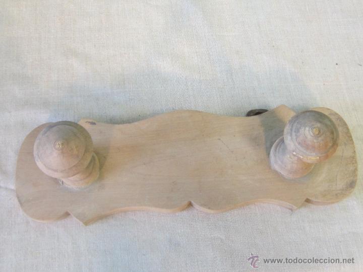 Vintage: perchero de pared con dos perchas en madera - Foto 2