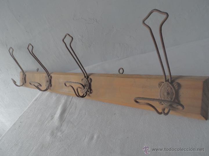 Vintage: PERCHERO PERCHA 4 GANCHOS METAL Y MADERA - Foto 2