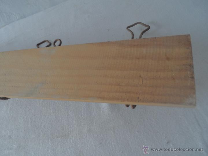 Vintage: PERCHERO PERCHA 4 GANCHOS METAL Y MADERA - Foto 4