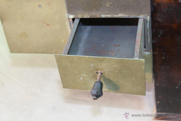 Vintage: zapatero en laton y madera - Foto 4