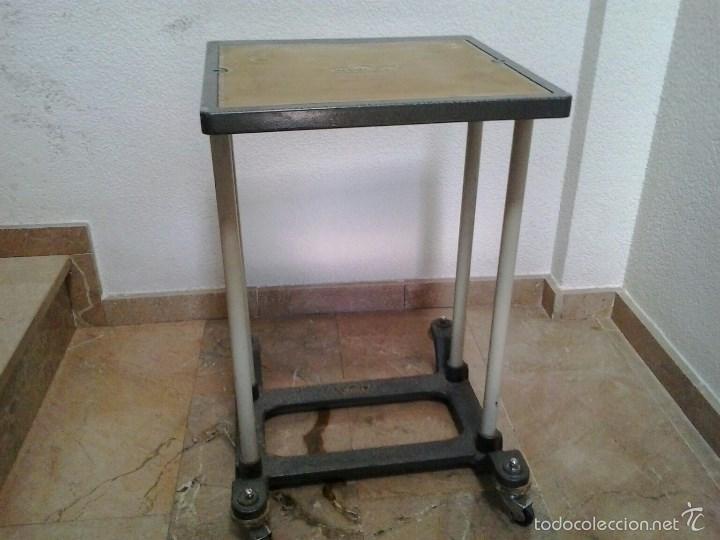 Vintage: Mesita industrial con ruedas - Foto 1