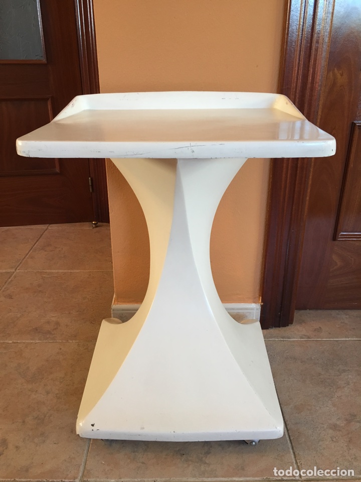 Vintage: MESA AUXILIAR O PARA TELEVISOR - Foto 1