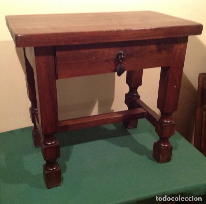Vintage: Dos Mesitas Con Un Caj&oacute;n Cada Una De Madera - Foto 1