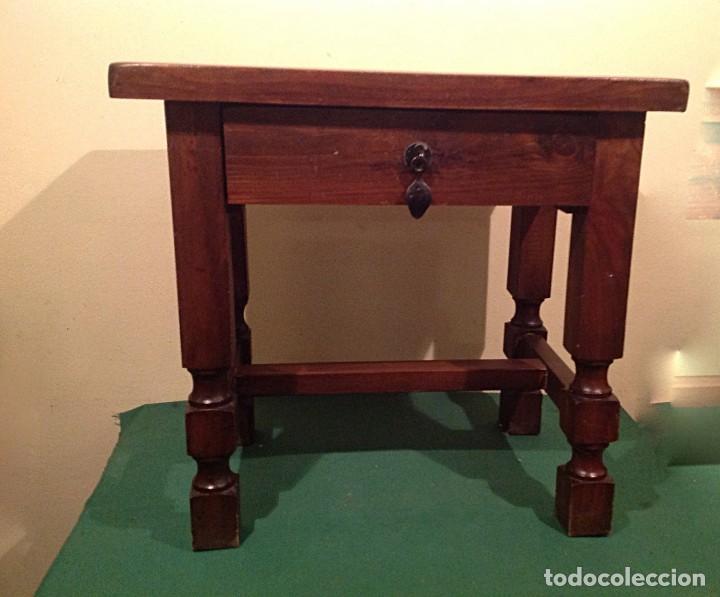 Vintage: Dos Mesitas Con Un Caj&oacute;n Cada Una De Madera - Foto 2
