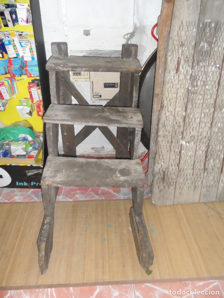 Vintage: escalera de bodega antiguo - Foto 1