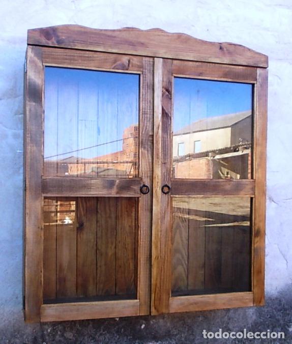 vitrina de pared en madera y resina - Compra venta en todocoleccion