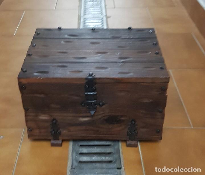 Vintage: Arca de madera estilo r&uacute;stico. - Foto 2
