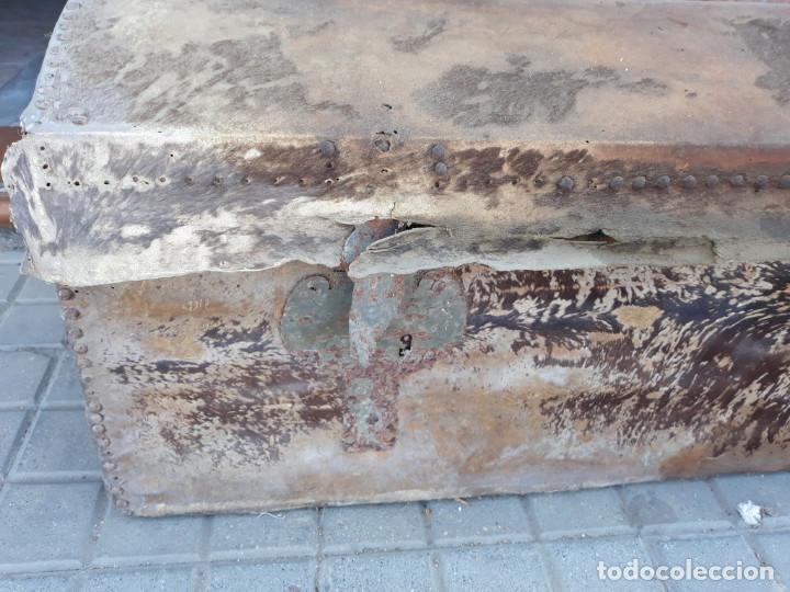 Vintage: arca antigua de madera y piel - Foto 2