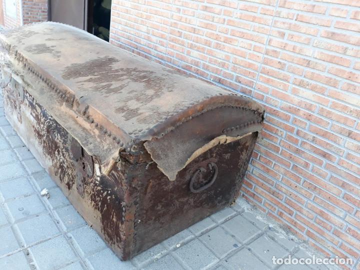 Vintage: arca antigua de madera y piel - Foto 5