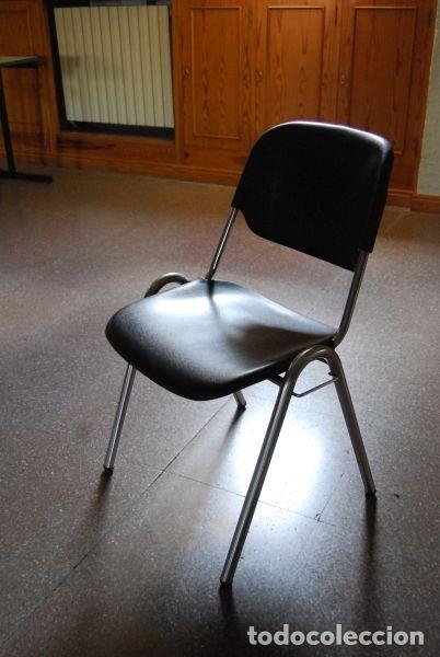 Vintage: Silla negra con patas cromadas. - Foto 1