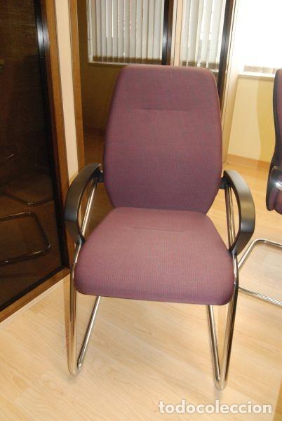 Vintage: Silla tapizada en estampado rojo y morado - Foto 1