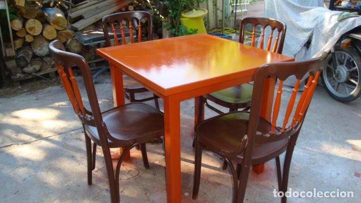 Vintage: mesa de madera maciza con 4 sillas de &eacute;poca - Foto 1