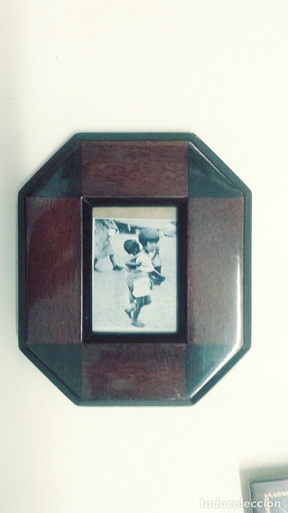 Vintage: peque&ntilde;o marco de madera octogonal - Foto 1