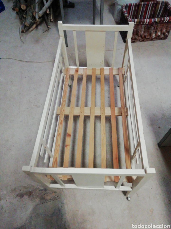 Vintage: Cuna de madera plegable a&ntilde;os 60 - Foto 1