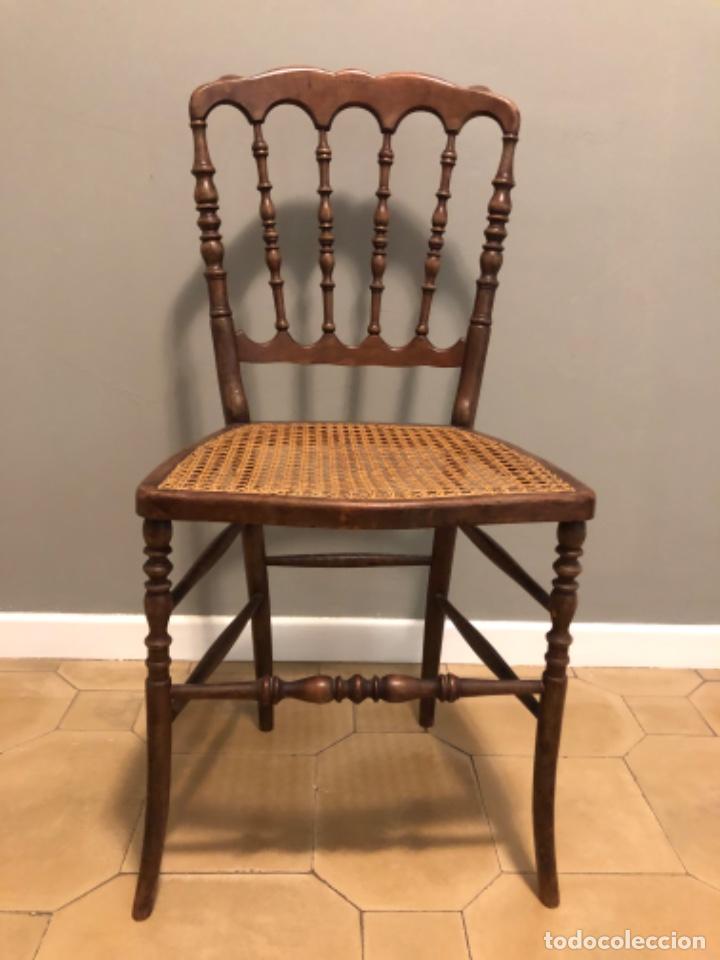 Vintage: Silla de madera con asiento de rejilla - Foto 1