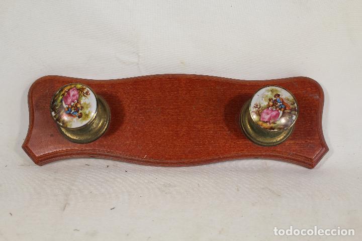 Vintage: perchero de pared con dos perchas de escenas romanticas - Foto 1
